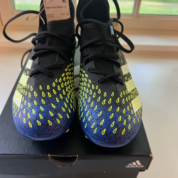 Brand new in the box with tags! Adidas predator freak .3FG J size 4 youth cleats - Picture 5 of 9